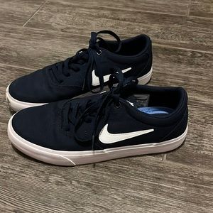 Nike SB charge